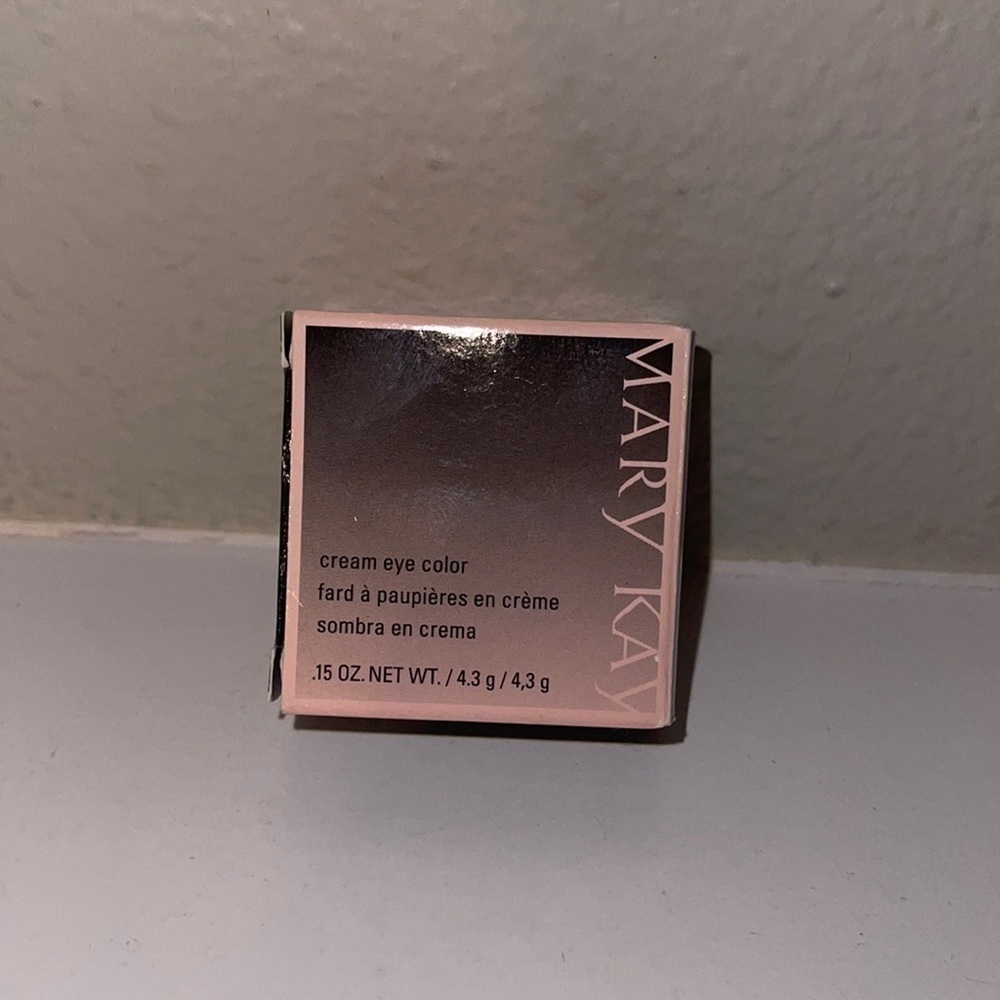 New In Box Mary Kay Cream Eye Color Meadow Grass #025871
